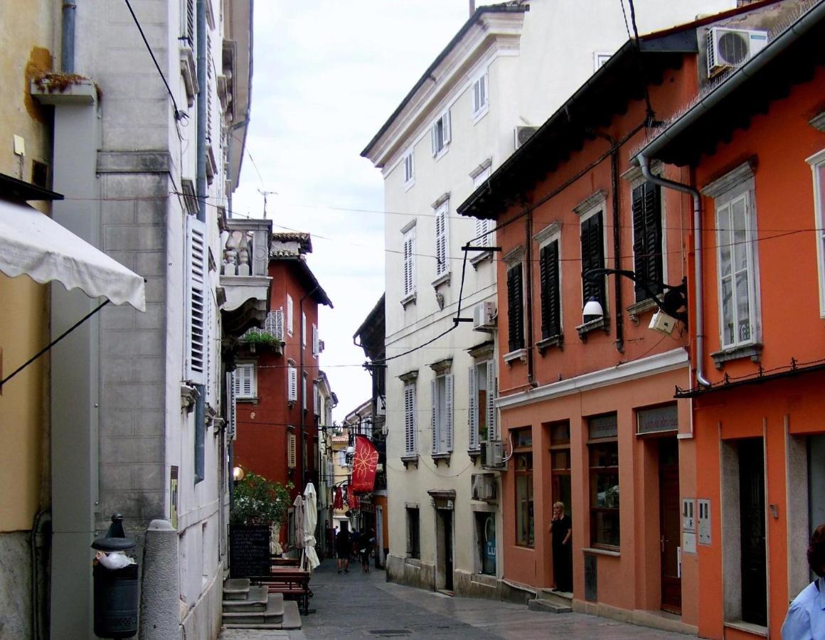 Апартаменты Happy Casa Oldtown Boutique Копер Экстерьер фото